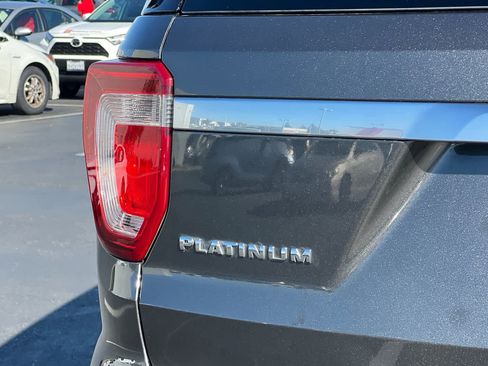 Used 2017 Ford Explorer Platinum image 28