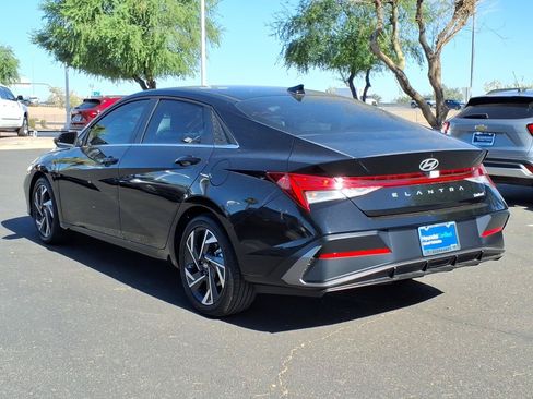 Certified 2025 Hyundai Elantra Limited FWD image 3