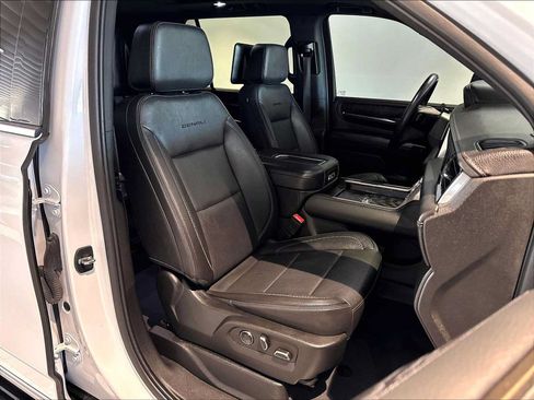 Used 2023 GMC Yukon XL Denali w/ Advanced Technology Package AWD/4WD image 22