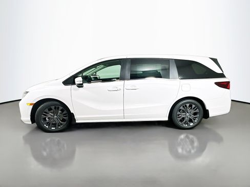 New 2026 Honda Odyssey Touring image 4
