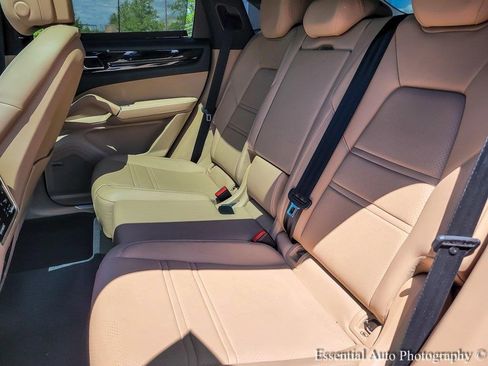 Used 2021 Porsche Cayenne Coupe image 11