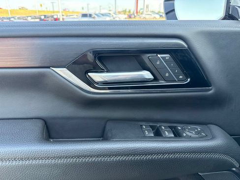 Used 2025 GMC Yukon Denali AWD/4WD image 14