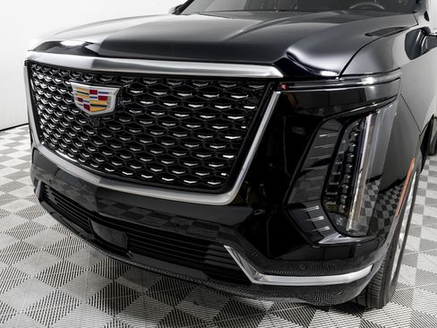 Used 2025 Cadillac Escalade Premium Luxury w/ Touring Package image 33