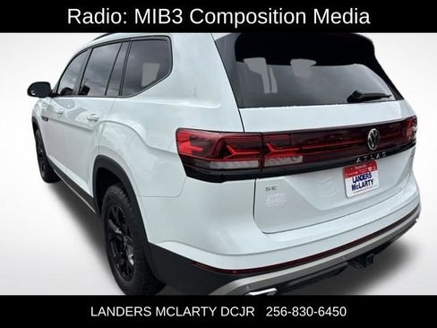 Used 2024 Volkswagen Atlas Peak Edition SE AWD/4WD image 4