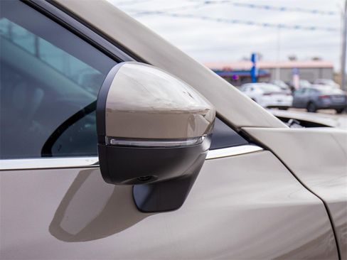 Used 2024 Nissan Pathfinder Platinum image 15