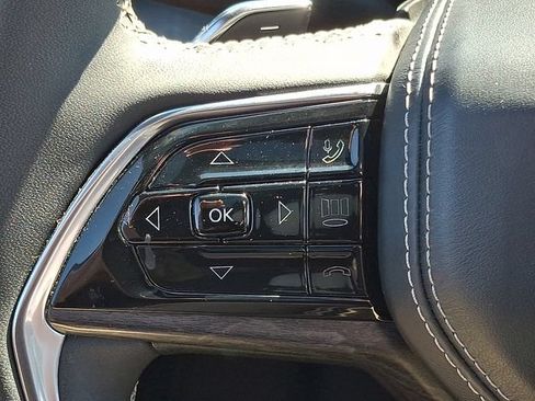 Used 2023 Jeep Grand Cherokee Overland AWD/4WD image 22