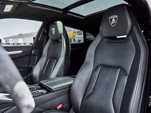 Used 2022 Lamborghini Urus AWD/4WD image 45