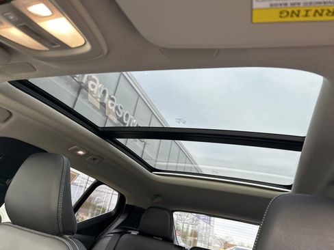 Certified 2025 Volvo XC40 B5 Core image 25