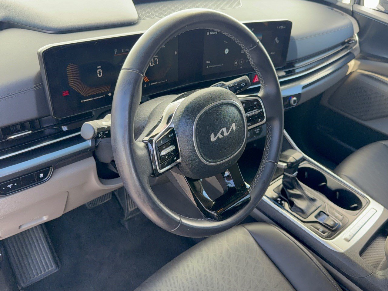 Used 2026 Kia Carnival FWD image 4