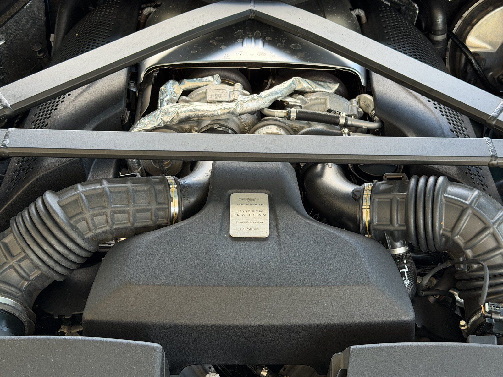 Used 2023 Aston Martin V8 Vantage Coupe RWD image 20