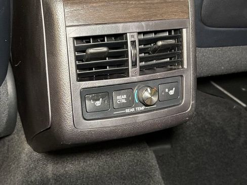 Used 2016 Toyota Avalon Limited image 13