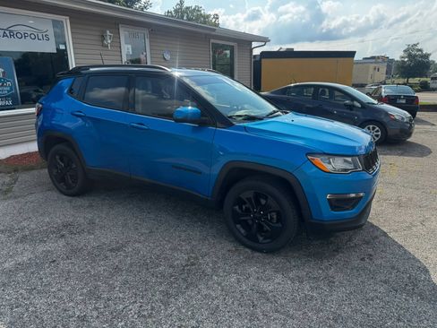 Used 2018 Jeep Compass Latitude AWD/4WD image 3