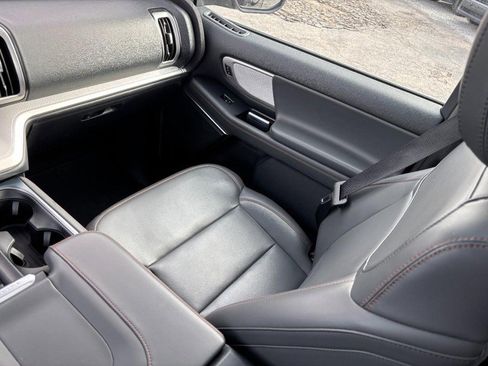 Used 2025 Ford Expedition Active image 17