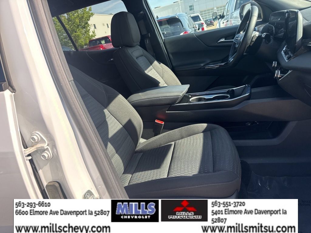 Used 2025 Chevrolet Equinox LT FWD image 23