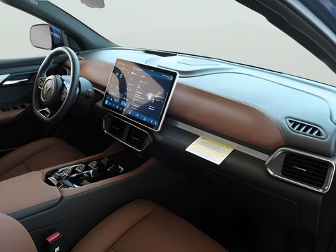 New 2025 VinFast VF 8 Plus AWD/4WD image 15