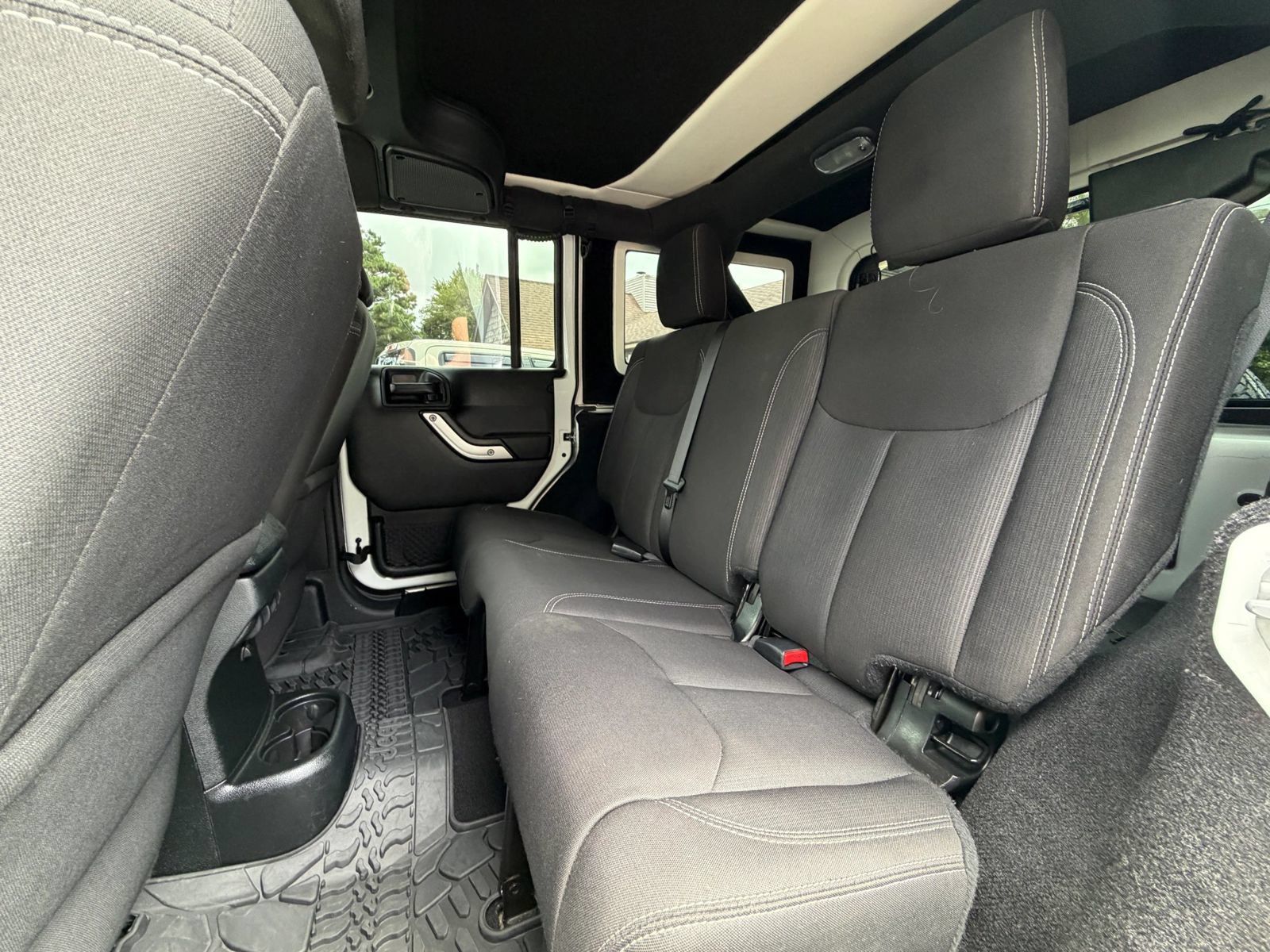 Used 2018 Jeep Wrangler Unlimited Sahara AWD/4WD image 17