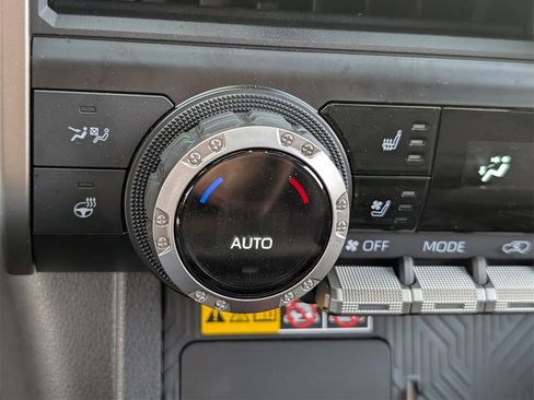 Used 2025 Toyota 4Runner Limited image 16