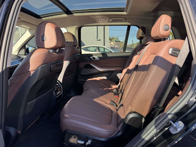 Used 2020 BMW X7 xDrive40i w/ Cold Weather Package AWD/4WD image 17