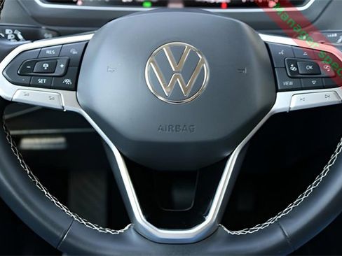 Used 2024 Volkswagen Tiguan SE image 22