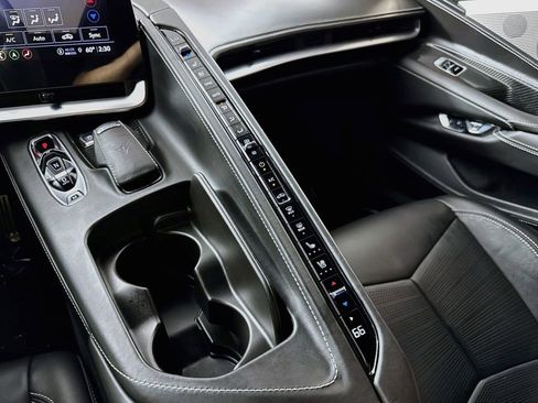 Used 2022 Chevrolet Corvette Stingray Premium Cpe w/ Z51 Performance Package RWD image 20