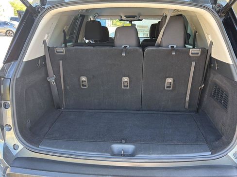 Used 2025 Nissan Pathfinder SV FWD image 34