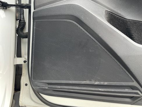 Used 2018 Volkswagen Tiguan SE FWD image 25