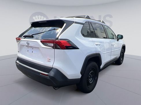 Used 2021 Toyota RAV4 LE AWD/4WD image 4