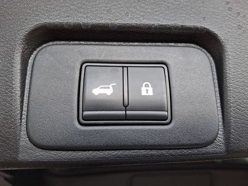 Used 2024 Nissan Rogue SV AWD/4WD image 30