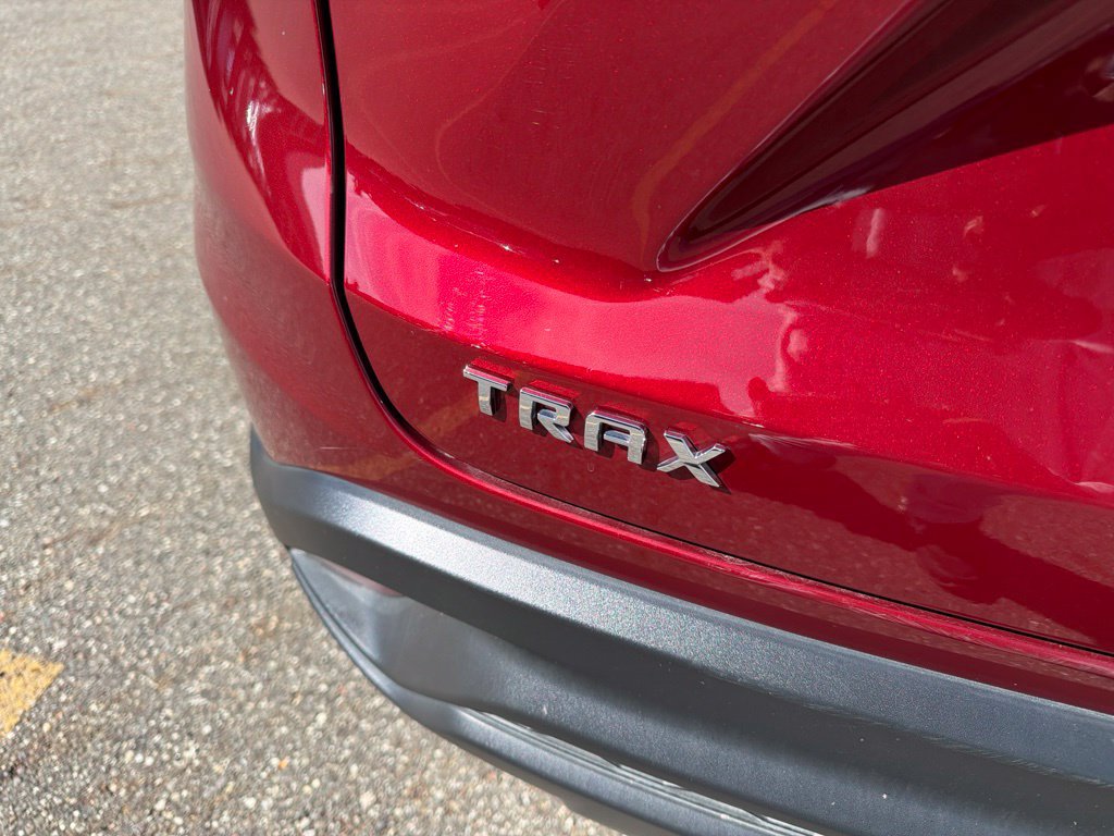 Used 2025 Chevrolet Trax LS w/ LS Convenience Package FWD image 7