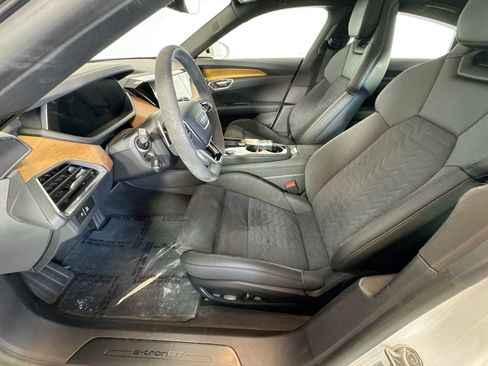 Used 2022 Audi e-tron GT Premium Plus image 19