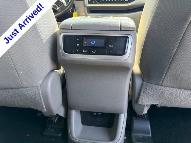 Used 2018 Toyota Highlander LE FWD image 21