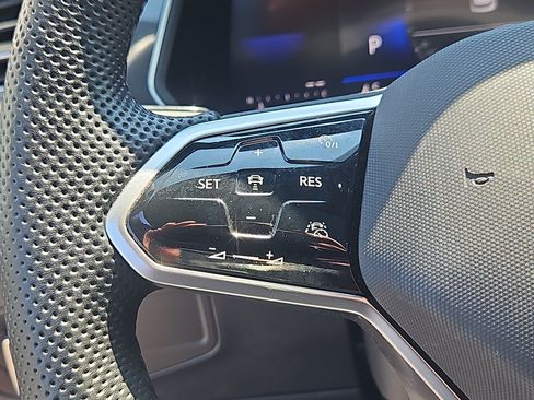 Certified 2024 Volkswagen Tiguan SE R-Line AWD/4WD image 19