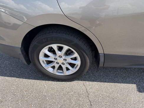 Used 2019 Chevrolet Equinox LT w/ Sun & Navigation Package AWD/4WD image 4