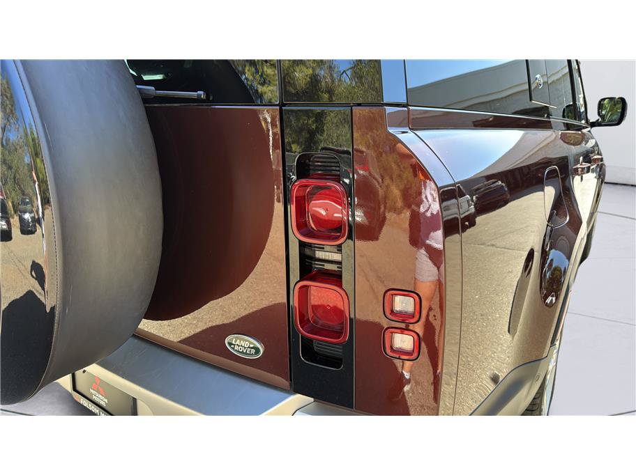 Used 2023 Land Rover Defender 130 SE AWD/4WD image 12