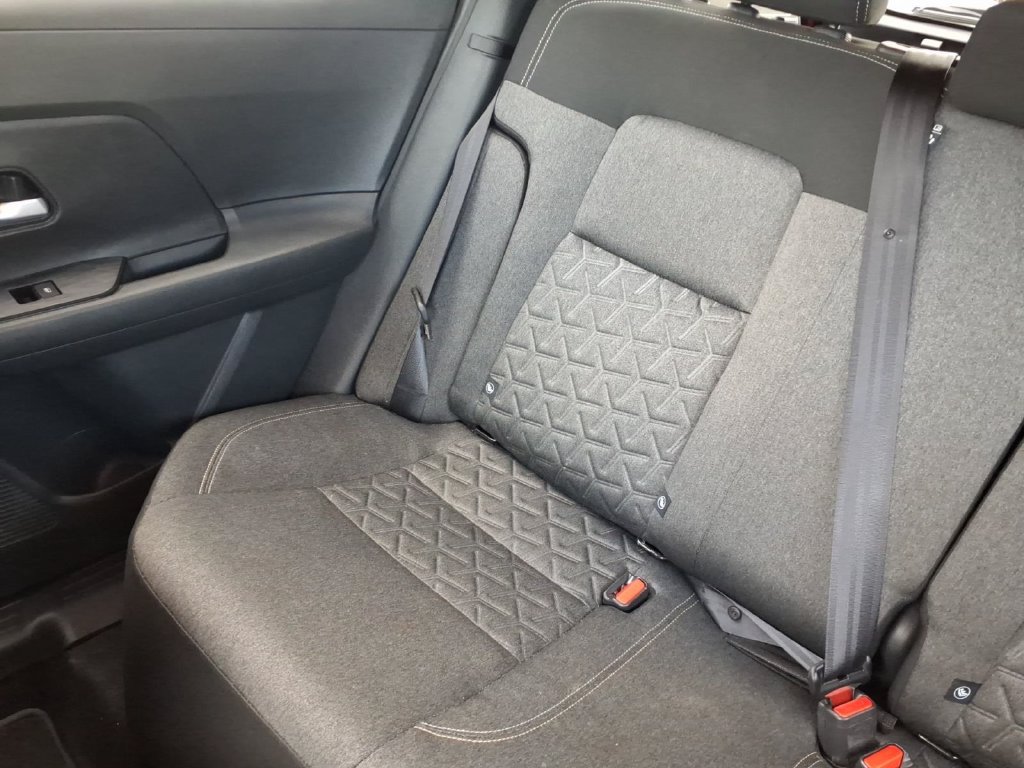 Used 2025 Nissan Kicks SV FWD image 16