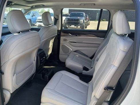 Used 2023 Jeep Grand Cherokee L Overland AWD/4WD image 19