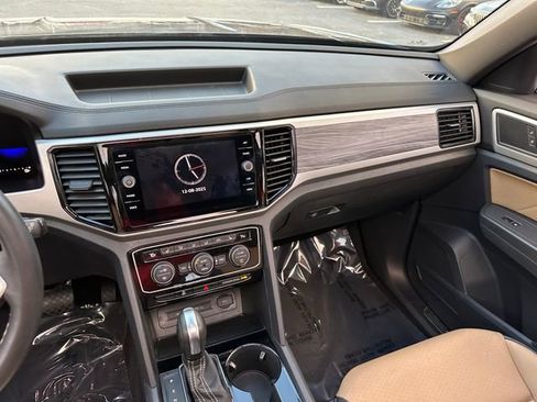 Used 2022 Volkswagen Atlas Cross Sport SE w/ Panoramic Sunroof Package image 19