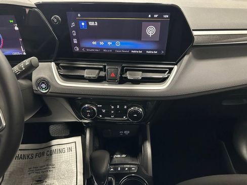 Used 2024 Chevrolet TrailBlazer LT w/ Convenience Package AWD/4WD image 25