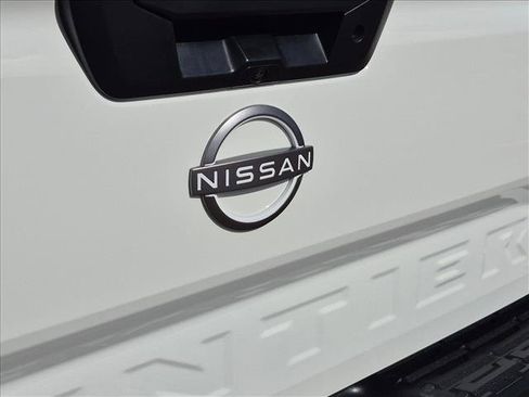 Used 2024 Nissan Frontier SV w/ SV Convenience Package RWD image 30
