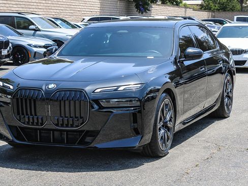 Certified 2025 BMW 740i w/ Premium Package RWD image 3