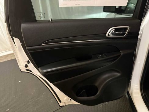 Used 2020 Jeep Grand Cherokee Limited w/ Premium Lighting Group image 24