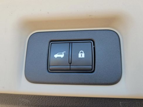 Used 2023 Nissan Ariya FWD image 6