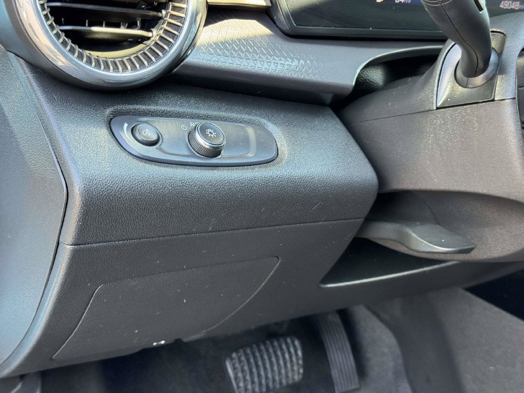 Used 2025 Chevrolet Trax ACTIV w/ Sunroof Package FWD image 9