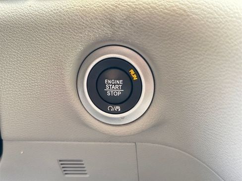 Used 2022 Chrysler Voyager LX FWD image 21