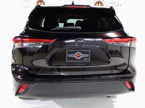 Used 2021 Toyota Highlander XLE image 24