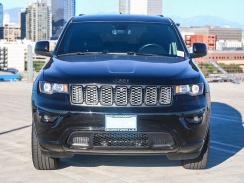 Used 2020 Jeep Grand Cherokee Altitude image 2