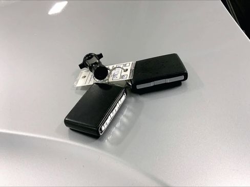 Used 2019 Volvo XC60 T6 Momentum w/ Premium Package image 14