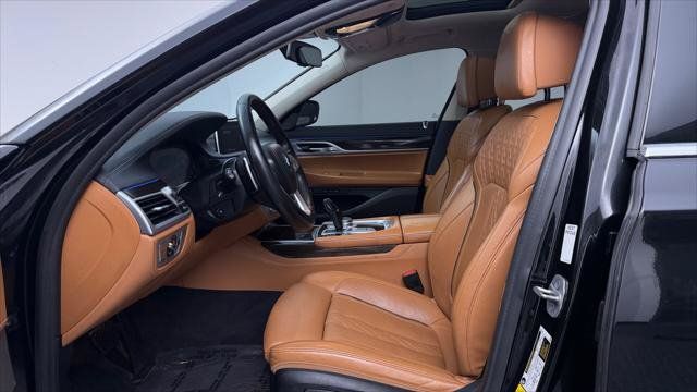 Used 2022 BMW 740i w/ Premium Package RWD image 14