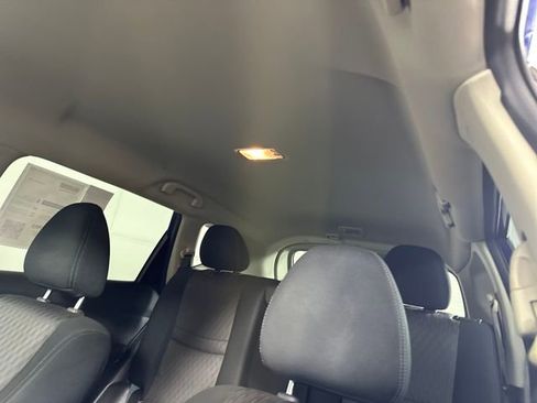 Used 2020 Nissan Rogue SV image 12