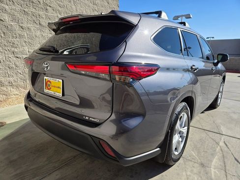 Used 2023 Toyota Highlander LE image 5